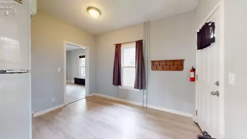 Entry Way - 635 Dale St, Willard, OH 44890 photo 4 of 4