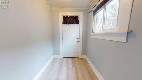 Entry Way - 635 Dale St, Willard, OH 44890 photo 1 of 4