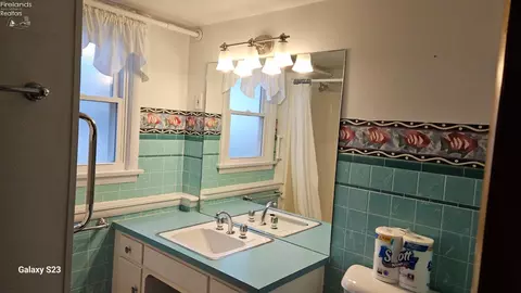Bath - 1313 E 4th St, Marblehead, OH 43440 photo 2 of 2