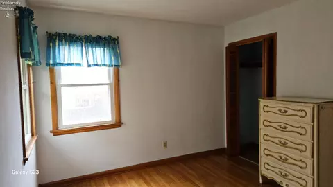 Bedroom - 1313 E 4th St, Marblehead, OH 43440 photo 2 of 3