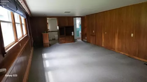 Living - 1313 E 4th St, Marblehead, OH 43440 photo 4 of 4