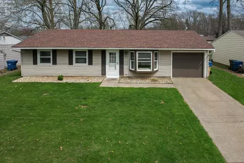 1371 Hollyview Dr, Vermilion, OH 44089