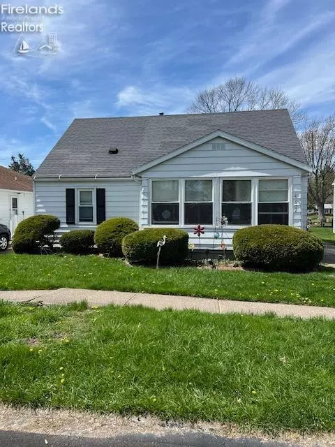 822 Monroe St, Port Clinton, OH 43452