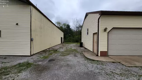 Exterior - 1107 E Bogart Rd, Sandusky, OH 44870 photo 10 of 12