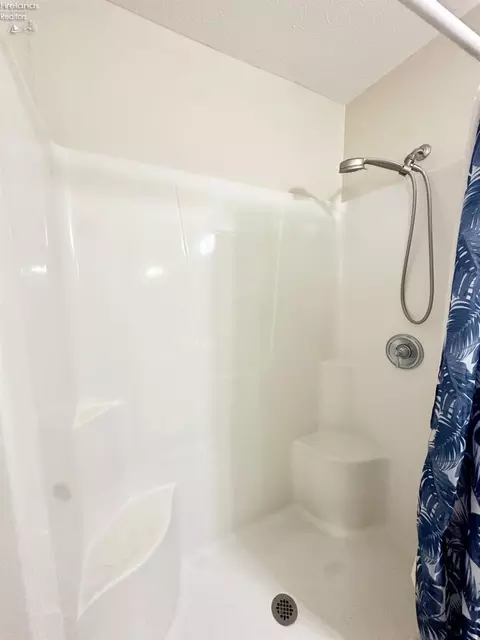 Bath - 1107 E Bogart Rd, Sandusky, OH 44870 photo 7 of 11