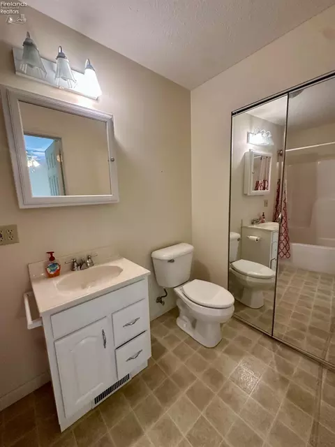 Bath - 1107 E Bogart Rd, Sandusky, OH 44870 photo 1 of 11