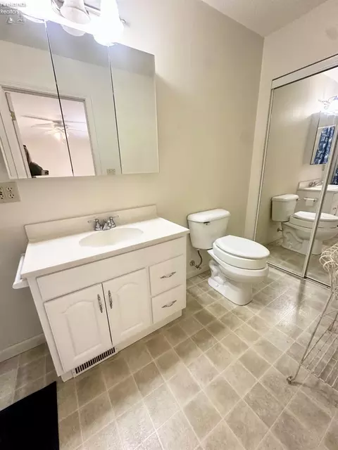 Bath - 1107 E Bogart Rd, Sandusky, OH 44870 photo 8 of 11