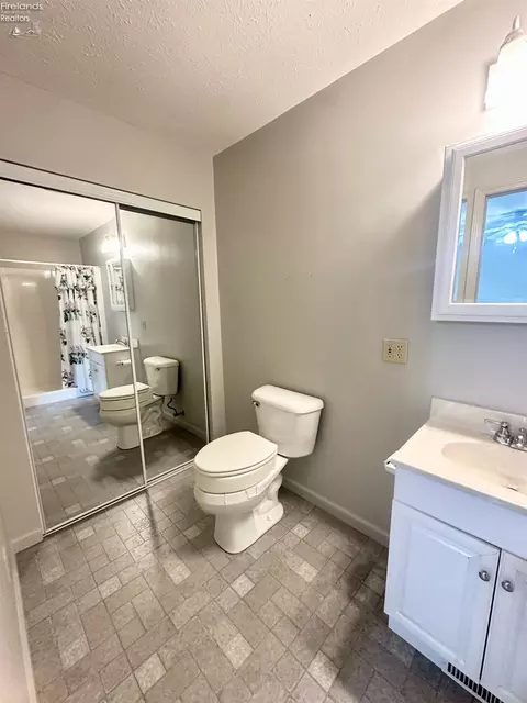 Bath - 1107 E Bogart Rd, Sandusky, OH 44870 photo 4 of 11