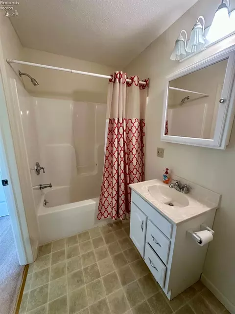 Bath - 1107 E Bogart Rd, Sandusky, OH 44870 photo 2 of 11