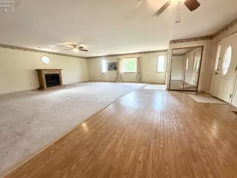 Living - 1107 E Bogart Rd, Sandusky, OH 44870 photo 3 of 4