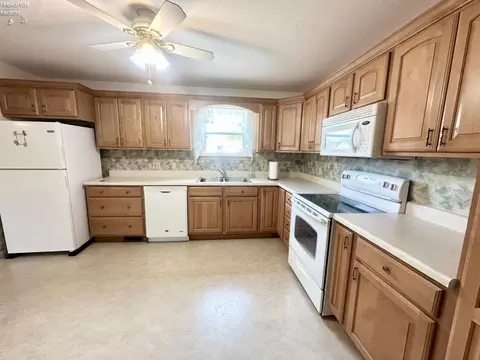 Kitchen - 1107 E Bogart Rd, Sandusky, OH 44870 photo 2 of 3