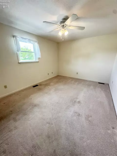 Bedroom - 1107 E Bogart Rd, Sandusky, OH 44870 photo 2 of 9