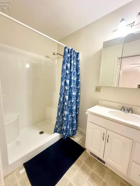 Bath - 1107 E Bogart Rd, Sandusky, OH 44870 photo 9 of 11