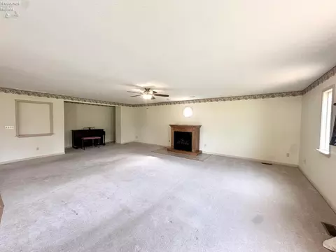 Living - 1107 E Bogart Rd, Sandusky, OH 44870 photo 2 of 4