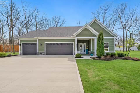 4220 Mckenna Ln, Port Clinton, OH 43452