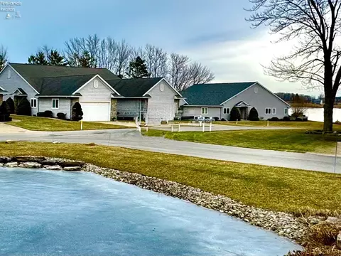 687 N Hidden Harbor Dr, Port Clinton, OH 43452