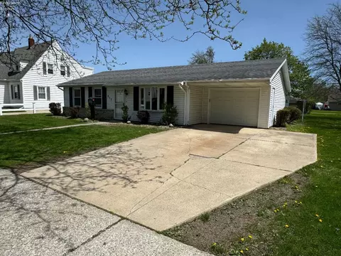 513 S Beech St, Bryan, OH 43506 photo 2