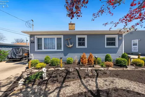 321 N Paul St, Marblehead, OH 43440