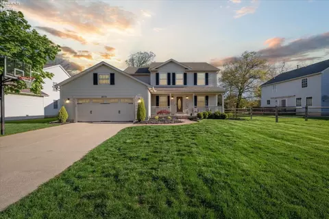 2371 Mckinley Dr, Perrysburg, OH 43551