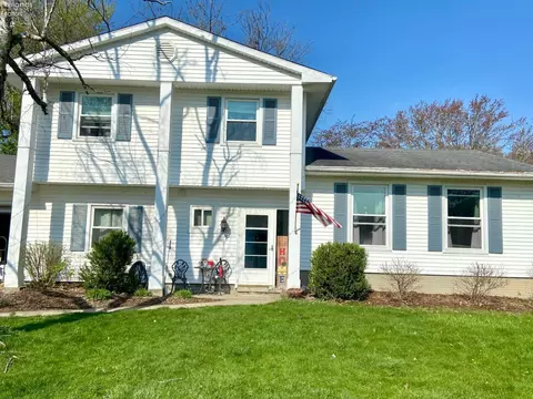 2703 Sweetbriar Dr, Sandusky, OH 44870