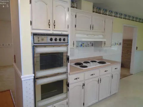 Kitchen - 3140 State Route 103, Willard, OH 44890 photo 2 of 3
