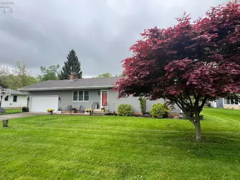 6 Breezewood Dr, Norwalk, OH 44857
