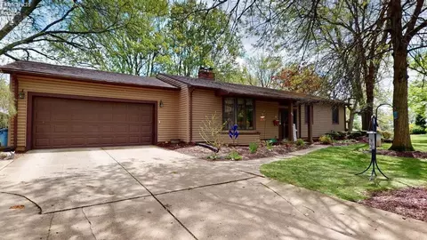 66 Hillcrest Dr, Willard, OH 44890