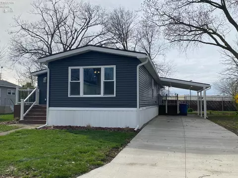 122 Driftwood Dr, Port Clinton, OH 43452