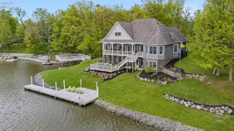 188 Twin Bay Trl, Willard, OH 44890