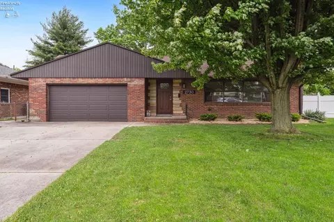 2730 Eastvale Ave, Oregon, OH 43616
