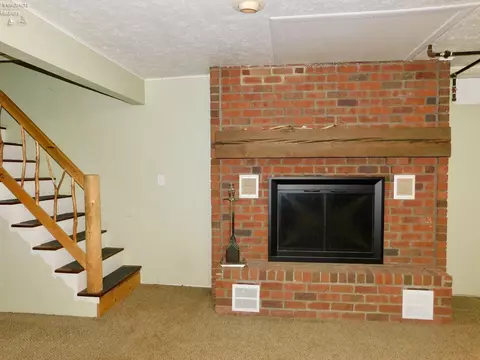 Living - 10208 River Rd, Huron, OH 44839 photo 6 of 6