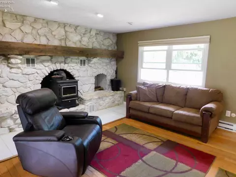 Living - 10208 River Rd, Huron, OH 44839 photo 2 of 6