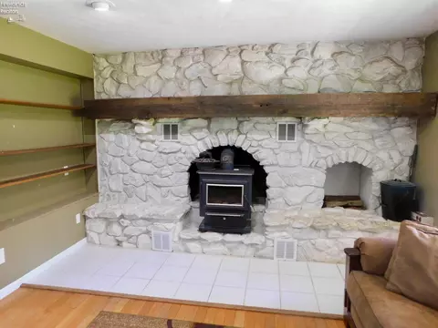 Living - 10208 River Rd, Huron, OH 44839 photo 3 of 6