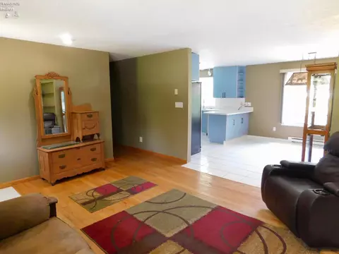 Living - 10208 River Rd, Huron, OH 44839 photo 4 of 6