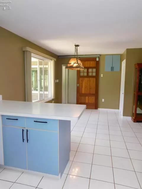Kitchen - 10208 River Rd, Huron, OH 44839 photo 4 of 4