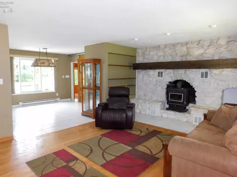 Living - 10208 River Rd, Huron, OH 44839 photo 1 of 6