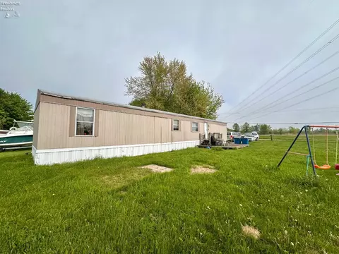 7399 Toussaint Club Rd, Oak Harbor, OH 43449