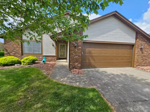 110 Orchard Grove Dr, Clyde, OH 43410