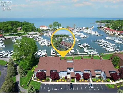 3088 N Marina View Dr #12, Port Clinton, OH 43452