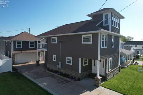 5475 E Mabel Dr, Port Clinton, OH 43452