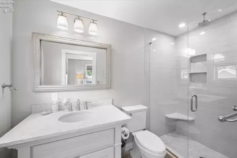 Bath - 910 E 3rd St, Lakeside, OH 43440 photo 6 of 8