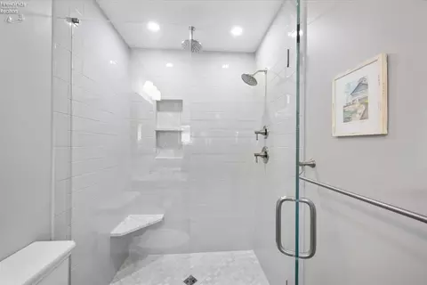 Bath - 910 E 3rd St, Lakeside, OH 43440 photo 7 of 8