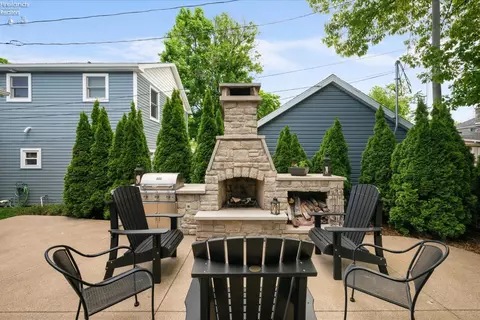 Exterior - 910 E 3rd St, Lakeside, OH 43440 photo 11 of 12