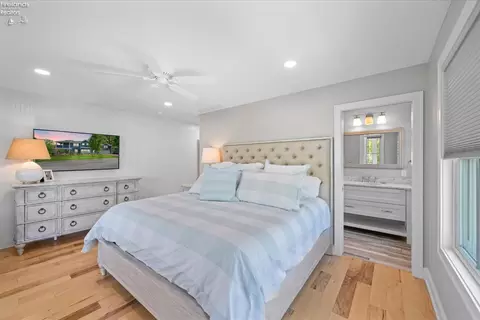 Bedroom - 910 E 3rd St, Lakeside, OH 43440 photo 6 of 6