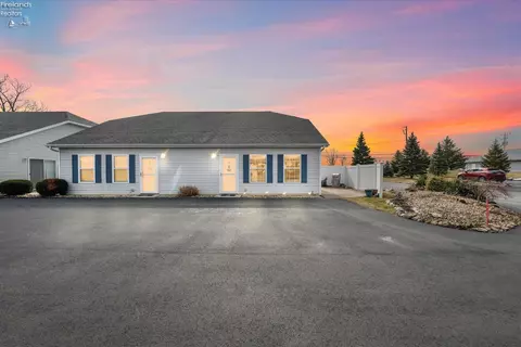 7 N Schooner Point Dr, Port Clinton, OH 43452