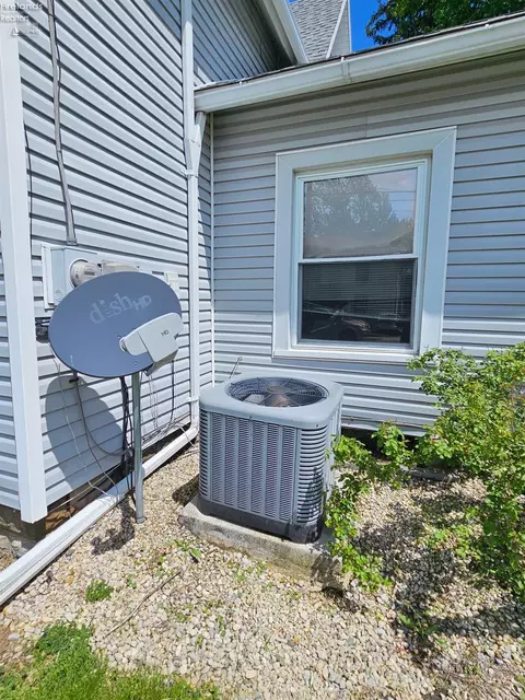 202 Duane St, Clyde, OH 43410 photo 7