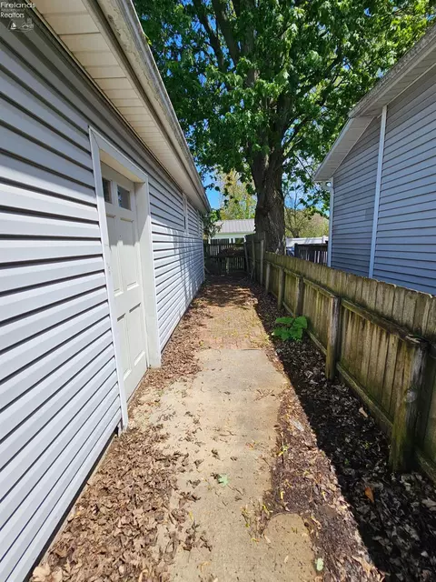202 Duane St, Clyde, OH 43410 photo 6