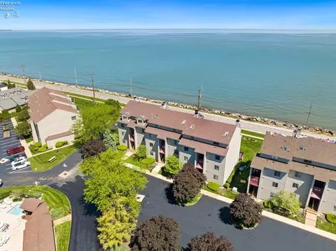 503 W Lakeshore #C5, Port Clinton, OH 43452