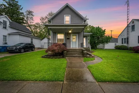 1005 Carbon St, Fremont, OH 43420