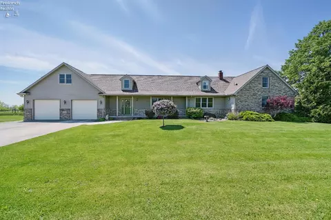 13538 W Velliquette Rd, Oak Harbor, OH 43449